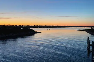 Image de Adorable Falmouth Cottage: Courte promenade à Bristol & Falmouth Heights Beach!
