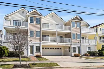 Image de 2 blocs de la plage, 3 chambres, 2 salles de bain condo, 9 personnes