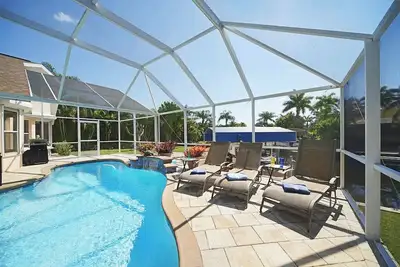 Image de Villa Ria située dans la zone des grands plaisanciers, près de la rivière