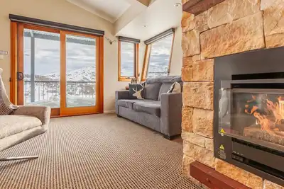Image de Cet appartement de deux étages offre trois chambres