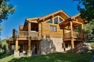 Image de Superbes vues depuis la maison en rondins de luxe sur 44 acres! Deux maîtres! Plus de 4000 pieds carrés.