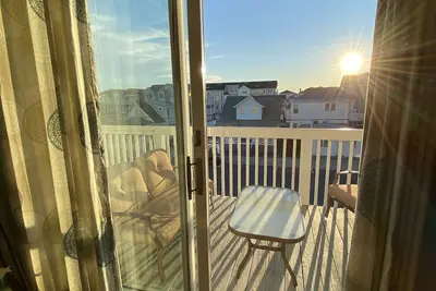 Image de Condo bord de mer lumineux et Beachy