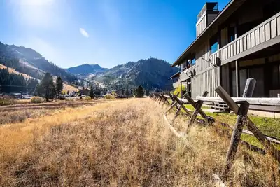 Image de Squaw Summer Condo w / Views | Marcher jusqu'au village