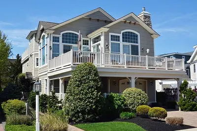 Image de Beach Block maison avec piscine chauffée. Construit dans un bain à remous et de belles vues sur l'océan!