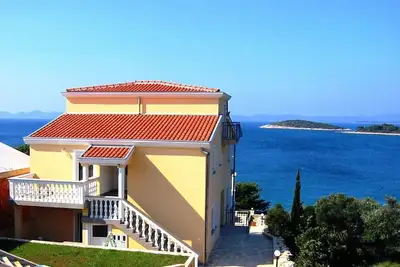 Image de Appartements avec piscine, directement sur la plage, chacun avec 2 chambres à coucher