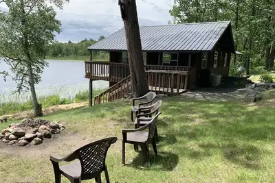 Image de Confortable cabine Vintage à droite sur le lac. Chambre à coucher, niveau inférieur et mezzanine. 4 personnes.