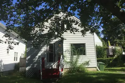 Image de Maison entière dans quartier résidentiel calme proche de tout, très propre, non-fumeur.