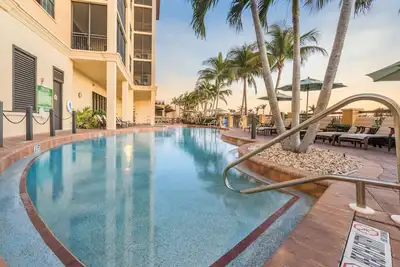 Image de Villa Premium sur Marco Island | Piscine extérieure + bain à remous extérieur