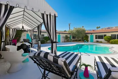 Image de Luxury Private Resort - 1 pâté de maisons à El Paseo! 16 personnes!