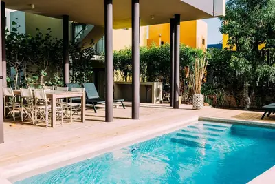 Image de Villa moderne unique avec piscine au milieu de la nature à Bohemi Resort