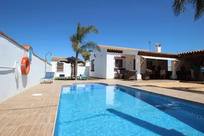 Image de Maison avec piscine privée + terrasse barbecue pour 4-5 pers. , Endroit calme, air conditionné, Wifi & amp; vélos