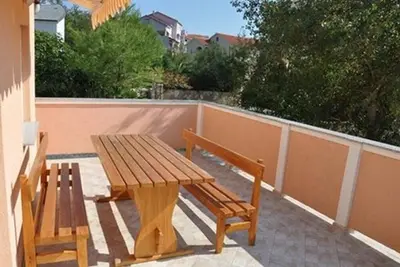 Image de Appartement de deux chambres avec la terrasse Lopar, Rab (A-16680-b)