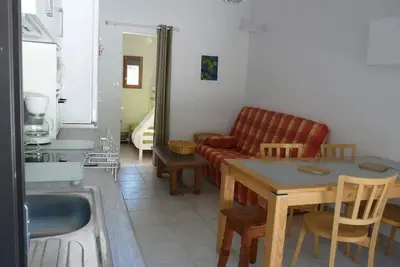 Image de Coquet T2 au pied de la sainte baume, terrain clos et piscine sécurisée
