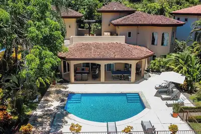 Image de Maison de luxe, avec piscine privée, Maid, barbecue, parfait pour les grands groupes!
