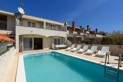 Maison Jure by Interhome