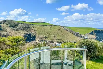 Image de Shellseekers, lovely views across Port Isaac
