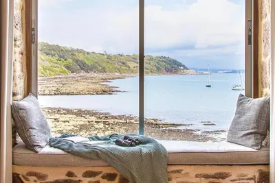 Image de Emelle, Kingsand, near the water's edge
