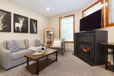 Image de 2br / 2ba Townhouse étapes à Olympic Plaza dans le village
