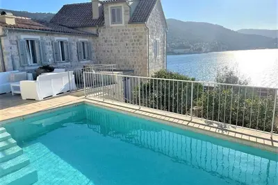 Superbe Vues, Proche Mer, Commerces, Restaurants, Sur L'Ile Non Visitee De Vis, Wifi Gratuit