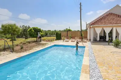 Image de Charmante maison avec piscine - 10 min de la mer et de la plage Sibenik