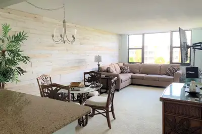 Image de Tranquil 1 Br Bay View Nouvellement rénové avec projeté à Lanai