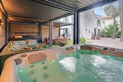 Image de 3 min. walk from sandy beach & sea! Luxury & Gem! Fiber internet! VillaChalet. eu