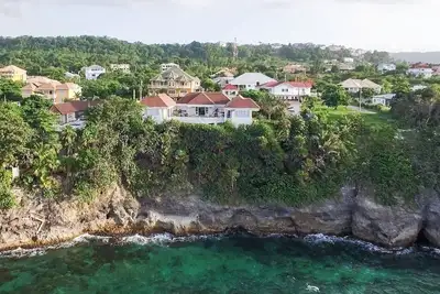 Image de Villa Bennmaya offre une vue panoramique sur la mer