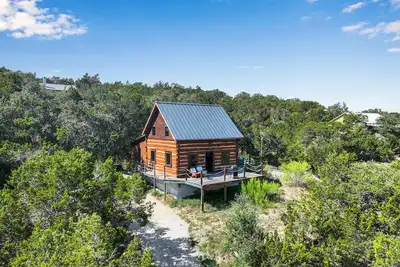 Image de Charmante cabane en rondins sur mesure - Parfait pour les observateurs d’étoiles et les fêtards!