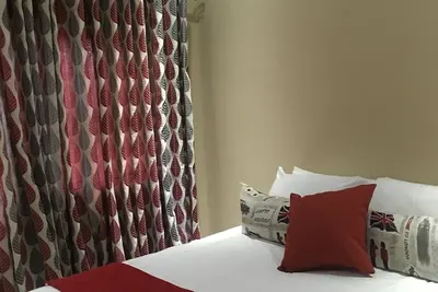 Image de Appartement de 3 chambres bien sécurisé, propre et soigné avec un beau jardin