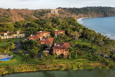Image de Spectaculaire Sunset View Condo à Los Sueños avec grand jardin