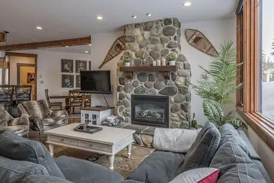Image de 3 chambres / 2. Condo au rez-de-chaussée avec 5 salles de bains