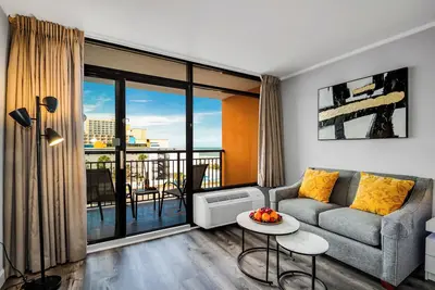 Image de Belle suite vue mer avec efficacité au Landmark Resort