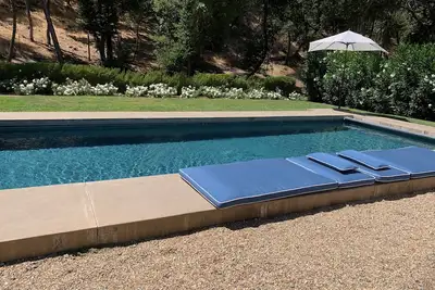 Image de Superbe retraite contemporaine sur 5 hectares isolés dans la charmante ville de Sonoma