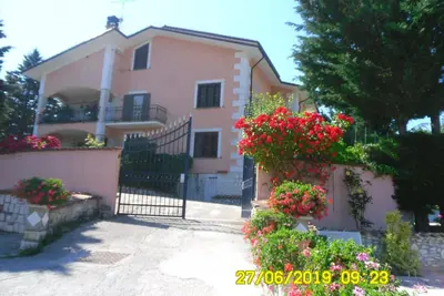 Image de Appartement dans une villa entourée d'une campagne rurale typique