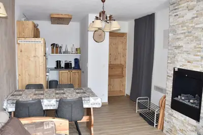 Image de Appartement 2 Pièces avec Piscine Chauffée, Balcon, Parking et Proche Centre à Pralognan
