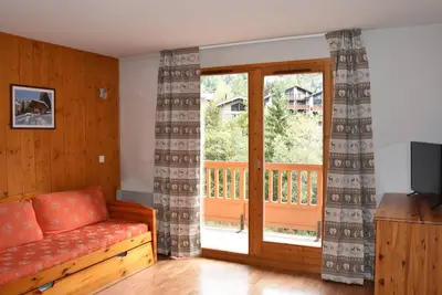 Image de Appartement cosy avec balcon, 300m du centre, proche commerces et pistes, piscine chauffée