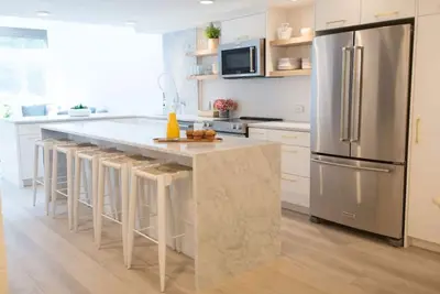 Image de The Parker ** 5 Star Living ** Walk to Lifts, Pool, Hot Tub, Brand New Everything.