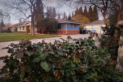 Image de Appartement privé fraîchement rénové au coeur de Sacramento