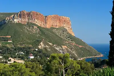 Image de Tres Belle Maison Contemporaine Avec Vue Mer Et Cap Canaille