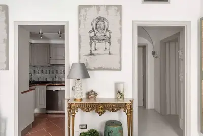 Image de Admirez l'élégance classique d'un ancien refuge de couvent | Fontaine de Rome Trevi