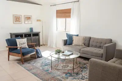 Image de Nouveau: Maison moderne du sud-ouest récemment rénovée