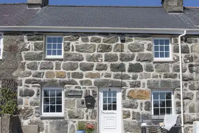 Cottage Brook, Criccieth