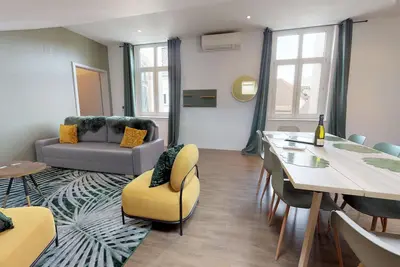 Image de L'Entêté clim hypercentre 5 à 7 personnes