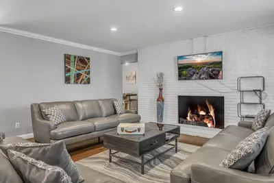 Image de JustLikeHome Okc-50th Street Séjour luxueux pour un maximum de 14 personnes