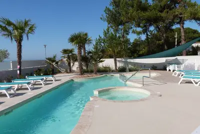 Image de Appartement 1 chambre mer, plage, piscine, parking, clim, animaux admis