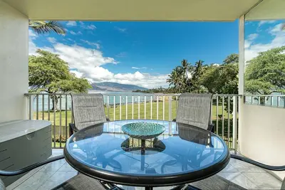 Image de Nouvelle liste! Magnifiquement rénové 2 chambres avec vue sur l'océan spectaculaire!