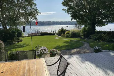 Image de Coucher de soleil spectaculaire Lake House w / quai et une vue magnifique