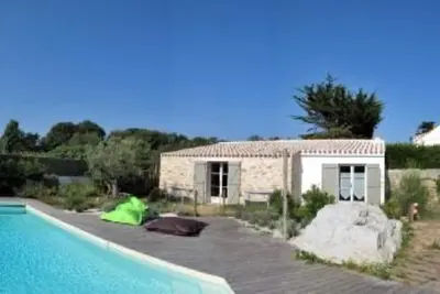Image de Maison ancienne rénovée avec piscine chauffée, très proche port et plage
