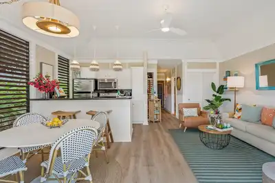 Image de Kiahuna Poipu Beach Delight avec une chambre pour cinq