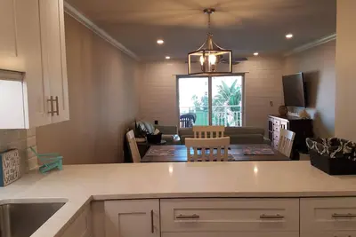 Image de Nouveau à Vrbo- Magnifique New Smyrna Beach Condo, fraîchement rénové